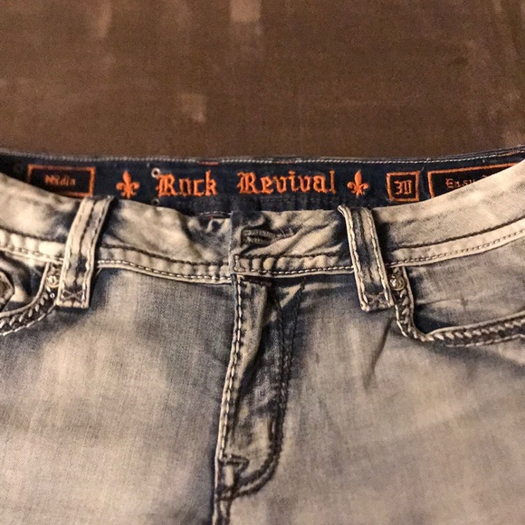 π¨ SOLD π¨ Like new capris ππ» - Picture 2 of 6